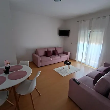 Lea Apartment *